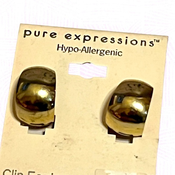 pure expressions Jewelry - Vintage gold toned clip on earrings  hoop styled